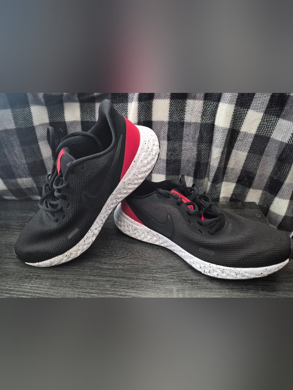 Nike Men's Black and Red Athletic Running Sneakers